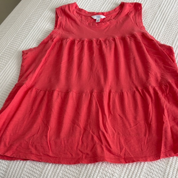 Time and Tru Tops - Time and Tru Sleeveless Coral Tank Top